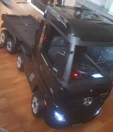Mercedes Actros + naczepa Czarny
