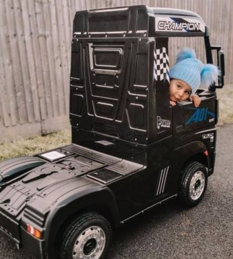 Mercedes Actros + naczepa Czarny