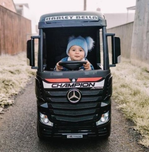 Mercedes Actros + naczepa Czarny