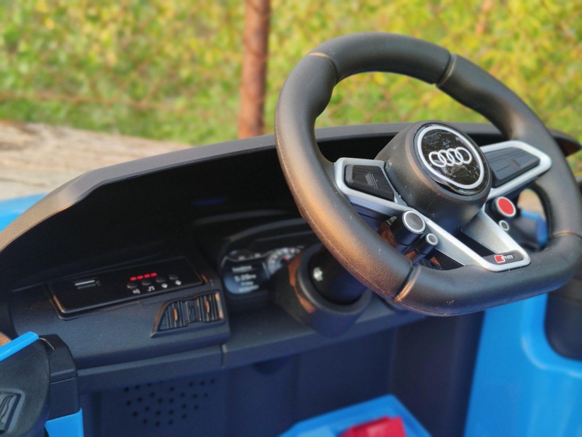 Pojazd AUDI R8 Spyder RS EVA 2.4G Niebieski