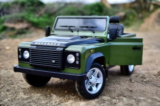 DUŻE AUTO DWUOSOBOWE Land Rover DEFENDER 4x4 MP3