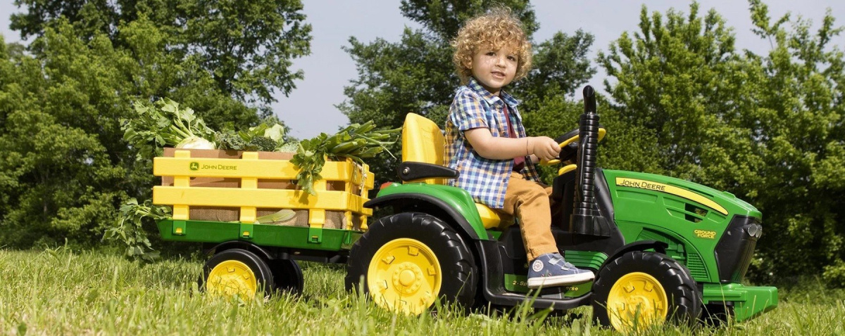 JOHN DEERE traktor z przyczepką na akumulator + PILOT