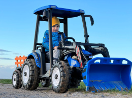 Wielki traktor na akumulator TITAN 24V 2x200W z przyczepką łyżką + kabina niebieski
