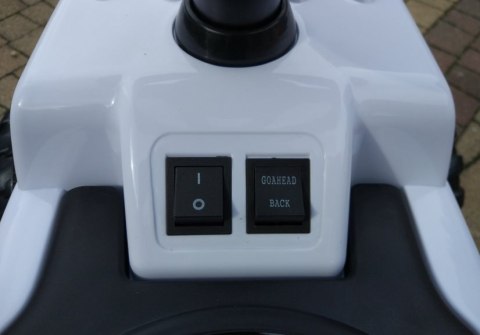 Jeździk na Akumulator z Pchaczem PB810 Biały