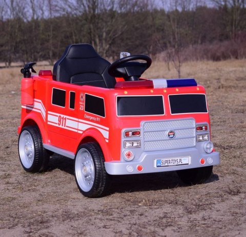 STRAŻ POŻARNA NA AKUMULATOR Z GAŚNICĄ I KOGUTAMI/P17