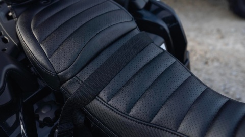 Quad Can Am Outlander 4x4 na akumulator 12V 14Ah + PILOT Czarny