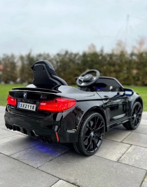 POWYSTAWOWY - ORYGINALNE BMW M5 24V Z FUNKCJĄ DRIFTU - MIĘKKIE KOŁA, DUŻE SIEDZENIE /SX2118