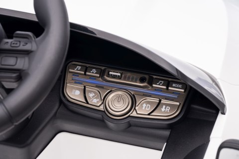 Pojazd Mercedes Benz AMG CLE 53 Biały