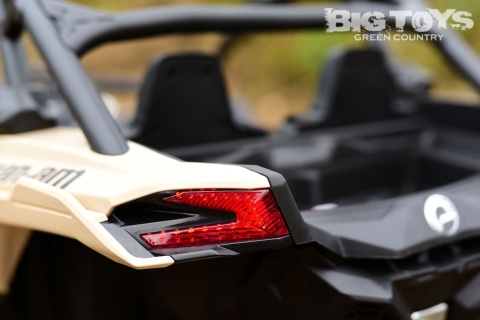 Buggy CAN-AM Maverick 3 DELUXE + Pompowane KOŁA auto na akumulator Czarny 4x200W 24V DK-CA001