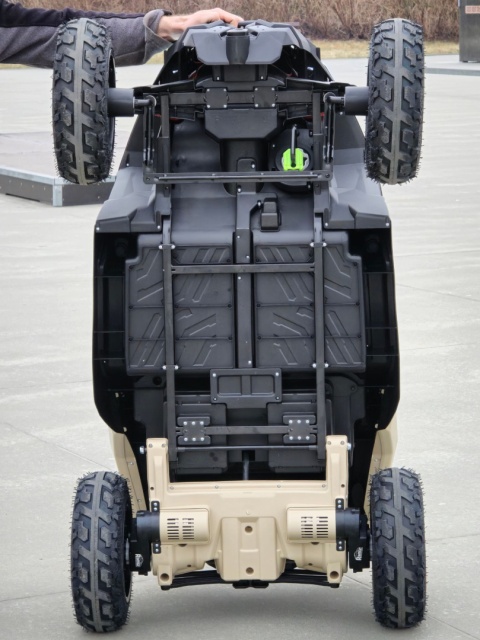 Buggy CAN-AM Maverick 3 DELUXE + Pompowane KOŁA auto na akumulator Czarny 4x200W 24V DK-CA001