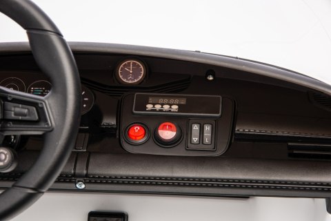 Pojazd Porsche Taycan Turbo S Biały