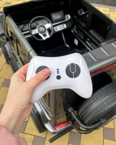 Auto na akumulator Mercedes Benz G63 AMG GIGANT XXL 4x200W 24V Srebrny LAKIEROWANY + Panel MP4 + POWIĘKSZONY AKUMULATOR 24V20Ah