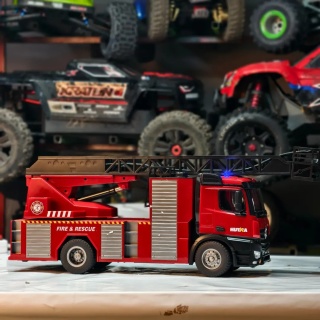 Wóz Strażacki Z Dźwigiem Zdalnie Sterowany RC Światła Woda Huina 1:18