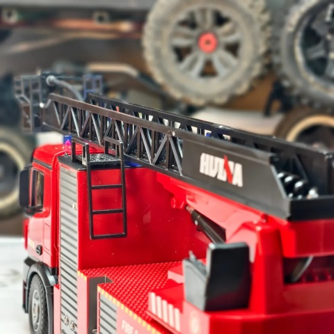 Wóz Strażacki Z Dźwigiem Zdalnie Sterowany RC Światła Woda Huina 1:18