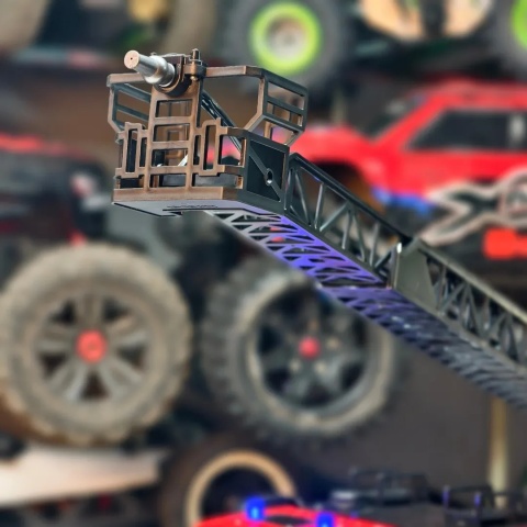 Wóz Strażacki Z Dźwigiem Zdalnie Sterowany RC Światła Woda Huina 1:18