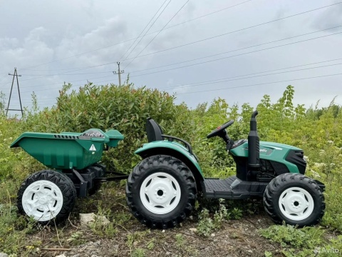 OLBRZYMI TRAKTOR 24 V Z PRZYCZEPĄ I ELEKTRYCZNIE PODNOSZONYM KIPREM SUPER JAKOŚĆ/HC306