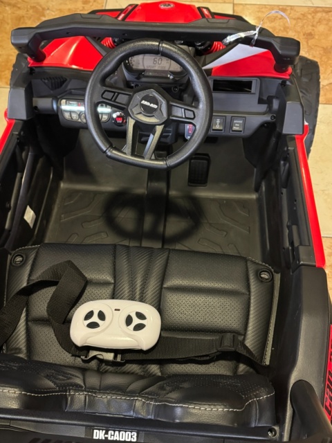 OUTLET ORYGINALNY CAN-AM MAVERICK NA AKUMULATOR 800 W, PEŁNE WYPOSAŻENIE /DK-CA003