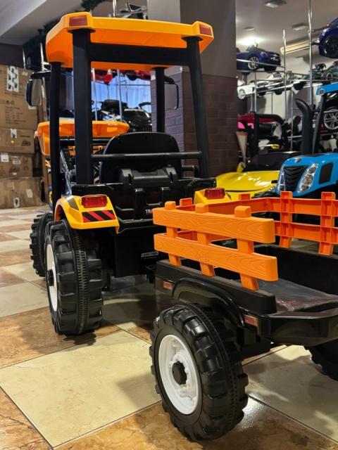 OUTLET Wielki traktor na akumulator TITAN 24V 2x200W z przyczepką łyżką + kabina żółty