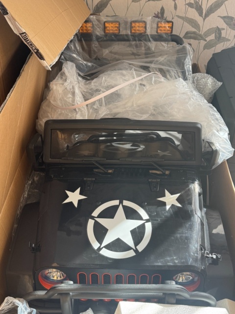 Outlet Pojazd Monster Jeep 4x4 Czarny WXE1688 24V7Ah 800W