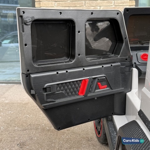 Wilkie auto na akumulator SUV BOMBARDIER 4x200W 24V do 11km/h