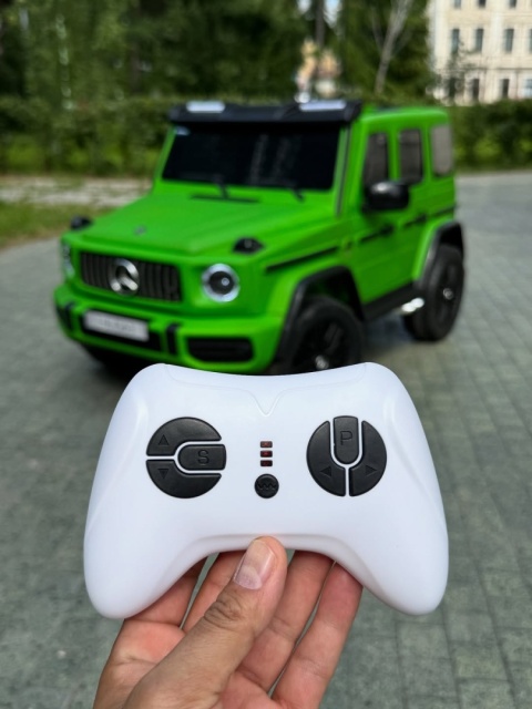 Auto na akumulator Mercedes Benz G63 AMG GIGANT XXL 4x200W 24V Zielony LAKIER MAT