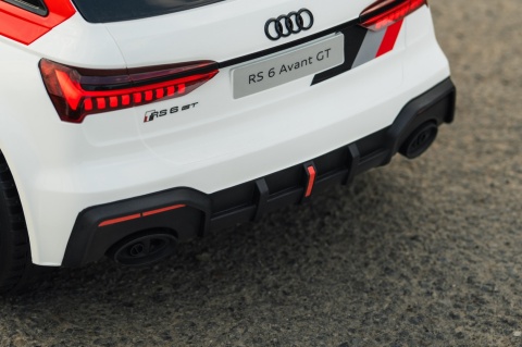 Pojazd Audi RS6 Avant GT Biały