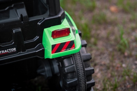 Wielki traktor na akumulator TITAN 24V 2x200W z przyczepką łyżką + kabina zielony