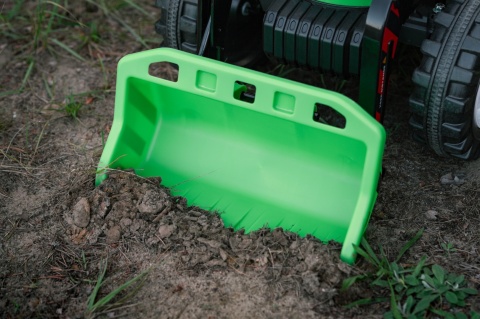 Wielki traktor na akumulator TITAN 24V 2x200W z przyczepką łyżką + kabina zielony