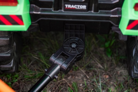 Wielki traktor na akumulator TITAN 24V 2x200W z przyczepką łyżką + kabina zielony
