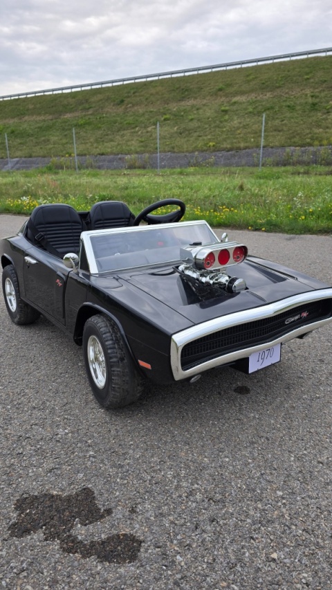 OUTLET Auto na akumulator DODGE CHARGER 2x200W 24V 7Ah + DYM