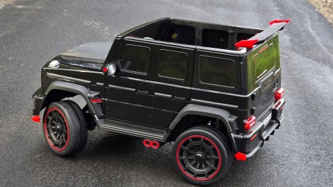 Wielkie auto na akumulator SUV BOMBARDIER 4x200W 24V do 11km/h