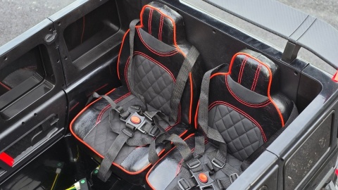 Wielkie auto na akumulator SUV BOMBARDIER 4x200W 24V do 11km/h