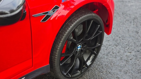 OUTLET - ORYGINALNE BMW M5 24V Z FUNKCJĄ DRIFTU - MIĘKKIE KOŁA, DUŻE SIEDZENIE /SX2118