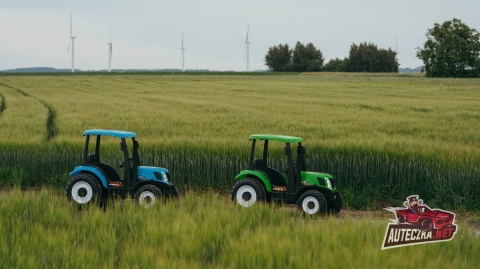 Traktor Na Akumulator + PRZYCZEPA A011 NEW HOLLAND T7 24V 2x200W + POWIĘKSZONY AKUMULATOR