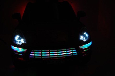 NAJNOWSZY MEGA SUV LAKIEROWANY Z FUNKCJĄ BUJANIA/8588